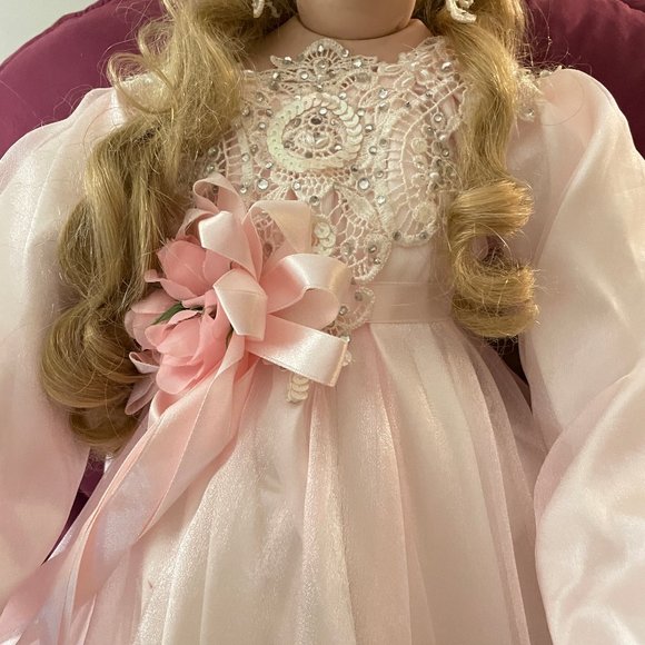 "CHERIE" PORCELAIN DOLL BY WORLD FAMOUS DOLL DESIGNER RUSTIE - Picture 9 of 10